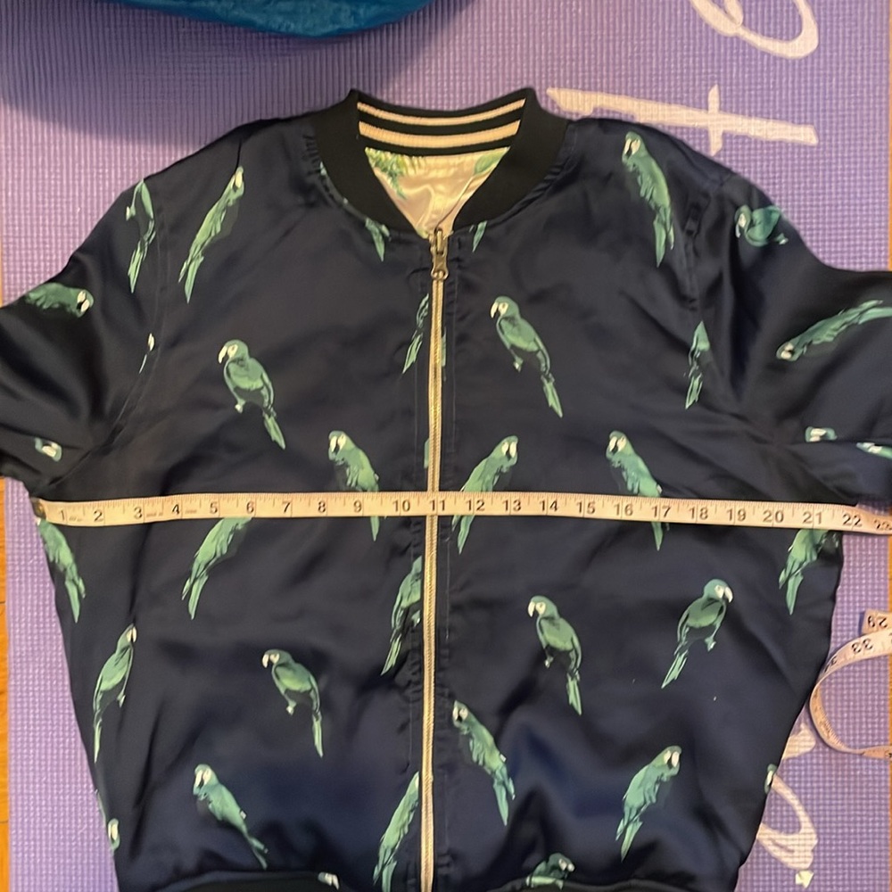 American Eagle reversible tropical parrot and fruit, floral bomber jacket - Picture 7 of 8